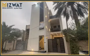 فرصة استثمارية دار للبيع في حي حطين