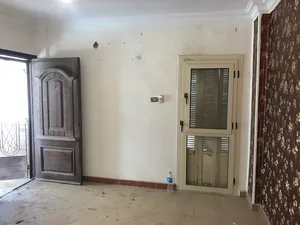 شقة للبيع متشطبة سوبر لوكس 3 غرف وصالة التجمع الاول المجاورة الرابعة القاهرة الجديدة