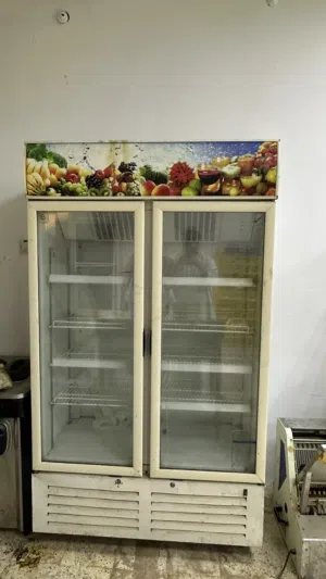 معدات و طاولات مطعم للبيع