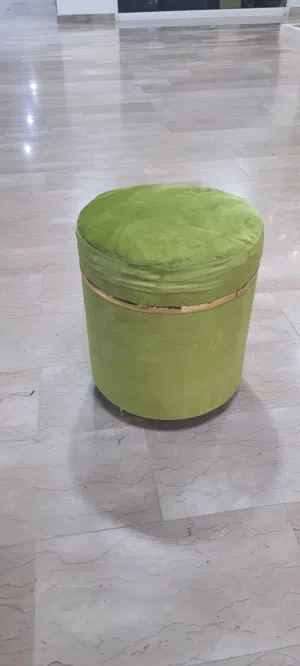 كرسي تسريحة او بف وكمان طاولة مذاكرة دائرية فقط لدي البدر العالمية للمفروشات اختار اي لون ونصممه ليك