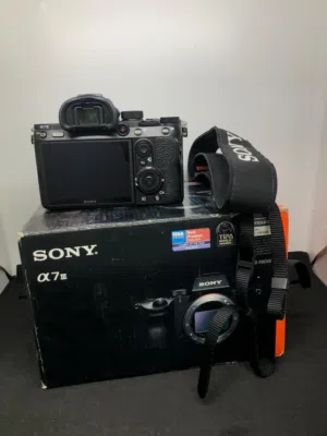 للبيع: كاميرا سوني Sony Alpha 7 III (A7III) لعشاق التصوير وصناع المحتوى!