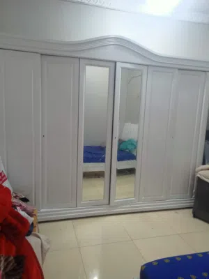 بيعة سريعة  للبيع غرفة نوم وصالون وطاولة وأربع كراسي
