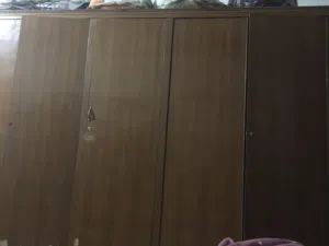 كنتور ملابس كبير يحوي على 5 بيبان خشب اصلي غير مكسور