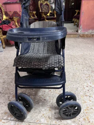 عربيه اطفال ازرق سليمه مستعمله