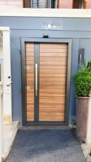 فقط ب 60ريال .عرض خاص بمناسبة الشهر الرمضان للابواب الخارجية  لامينوكس