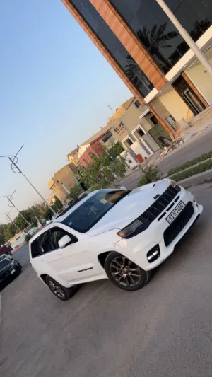جيب كراند شيروكي 18