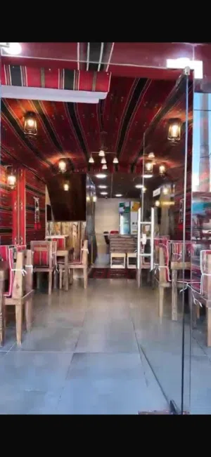 مطعم بطابع شرقي عريق مجهز كامل عدة وديكور المحل طابقين  الصالة الطابق الأول  المطبخ الطابق الثاني