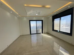 شقة للبيع في البيرةً