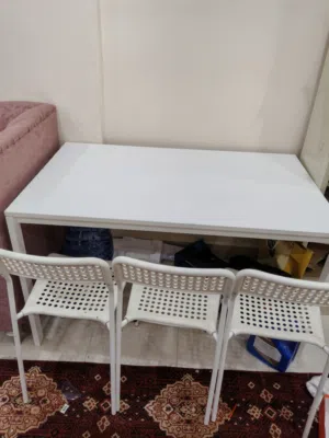 طاولة ايكيا اصلي بيضاء بسعر ممتاز