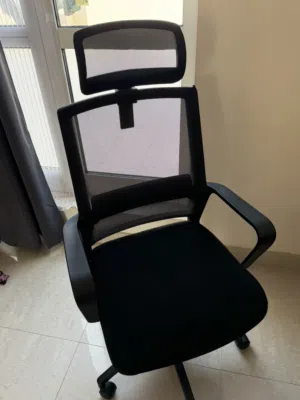 مكتب و كرسي دراسي للمنزل بحالة الجديد Desk and Chair almost new