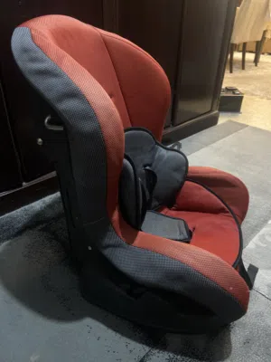 كارسيت سيارة عدد 2 للبيع بسعر مغري مستعملات استعمال بسيط الاثنين ماركات معروفات(اقرأ الوصف) مهم جداً