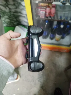 يدات تحكم بلي 4