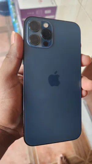 iPhone 12 Pro أزرق محيطي - نظيف جداً وبسعر ممتاز