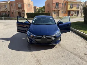 Hyundai . Elantra . Weekly3