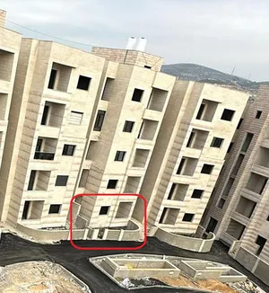 ٥ غرف نوم . ٣ حمّامات . 200 م٢3