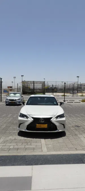 Used Lexus ES in Muscat