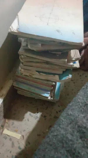 شراء كتب وأوراق تالفة منتهية الصلاحية وفرمها واعاده التدوير