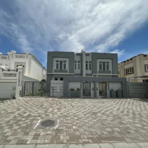 200 m2 5 Bedrooms Villa for Rent in Muscat Al Khoud