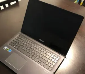 لابتوبi7 اسوس2in1 تتش حجم15.6 رام16 كرتين شاشةgtx10/50 للتصميم والبرامج الهندسية هيكل معدني