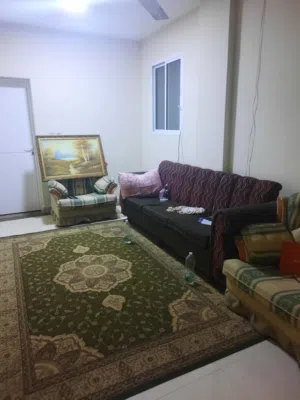 طقم جلوس كنبه مع كرسيين وسجاده