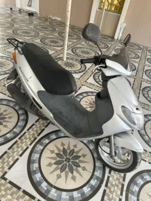 دراجة سوزوكي ادريسا مستوردة من الشارقة نظيفة جداً