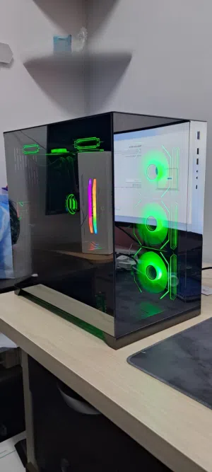 for sale new gaming pc with all the wires and boxes للبيع بيسي قيمنق جديد لم  يستخدم وياه كل أغراضه