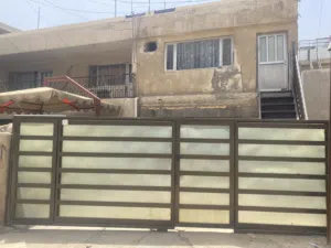بيت للبيع في الكرادة الداخل قرب جسر معلق