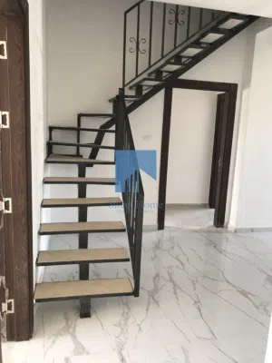 شقة فاخرة للبيع في الجندويل  - مقابل أسواق السلام طابق ثالث مع روف دوبلكس 160م لم تسكن