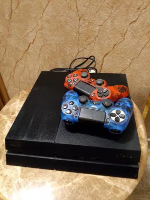 بلاستيشن 4 فات ون تيرة مع أيادي أصليه بحاله الممتازه للبيع