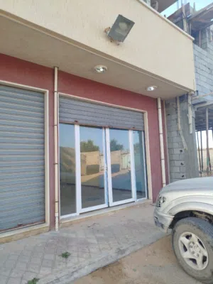 محل للإيجار المساحة 300 متر تقريبا