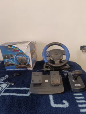مقود ألعاب 3 في 1 مع دواسات وجير - للكمبيوتر، PS2، و PS3 - بحالة ممتازة مع الكرتونة