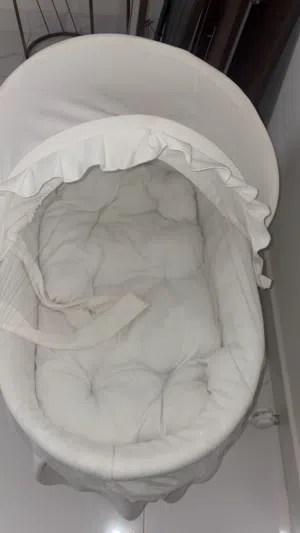 كرسي نوم أطفال نظيف