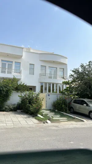 شقة للايجار في السيب سور ال حديد - Flat For rent in Seeb sur Al Hadid