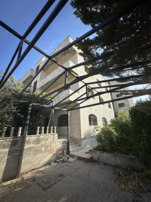 900 m2 More than 6 bedrooms Townhouse for Sale in Amman Tla' Ali