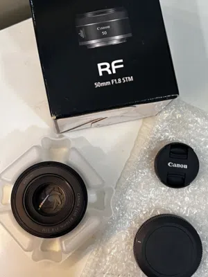 Canon RF 50mm F1.8 STM حالة ممتازة + ضمان سنتين