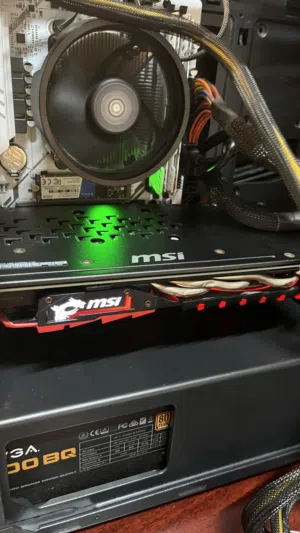 كرت شاشة GTX 1060 6 gb مستعمل للبيع نظيف ولا يشكو من شي تعال و افحص شركة msi السعر 38 ريال