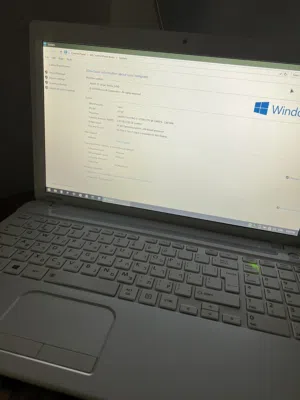 جهاز توشيبا لون ابيض الجيل الخامس بطاريه ممتازه للتعليم والتصميم والاستخدام المنزلي شبه جديدً