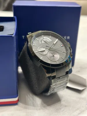 ساعة تومي هيلفقر جديدة