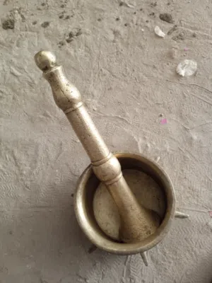 هون نحاس عمره اكثر من 120 سنه