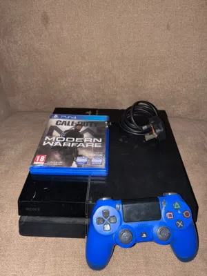 جهاز بلاستيشن 4 نظيف بحالة ممتازة