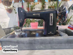 ماكينة خياطة NECCHI إيطالية أصلية بحالة ممتازة - صناعة إيطالية