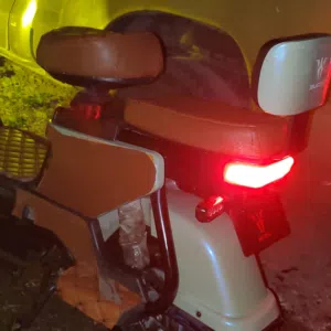 سكوتر كهربا نضيف للبيع 800وات 60كيلو باالشحنه الواحده تعاشيق ل3ريومنت فتح عن بعدنضيف جدا الحقو العرض