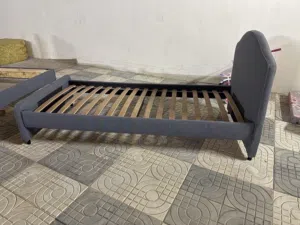 عندي سريرين للبيع الكبير ب 500 والصغير ب300