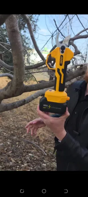 مقص تقليم كهربائي احترافي – قوة ودقّة بلا تعب إذا تعبت من المقصات العادية؟ إذا بدك تقليم سريع