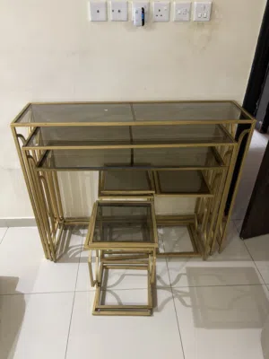 طاولات للبيع