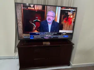 Sony 55 LED TV + Wooden TV Cabinet – Very Good Condition تلفزيون سوني 55 بوصة LED مع طاولة تلفزيون