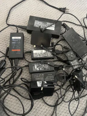 شواحن لابتوبات أصلية امريكية بحال الوكالة