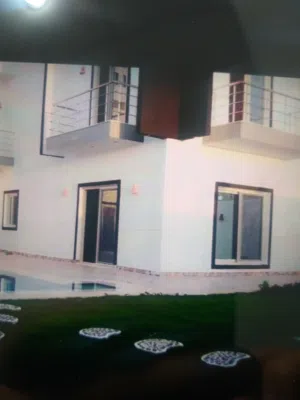 فيلا من طابقين كبيرة