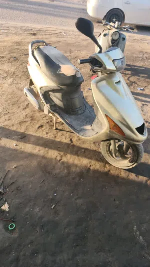 دراجه فراشه مستعمله قليل نضيفه شغاله