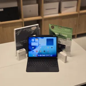 iPad Pro M2 128GB واي فاي مع أبل ماجيك كيبورد